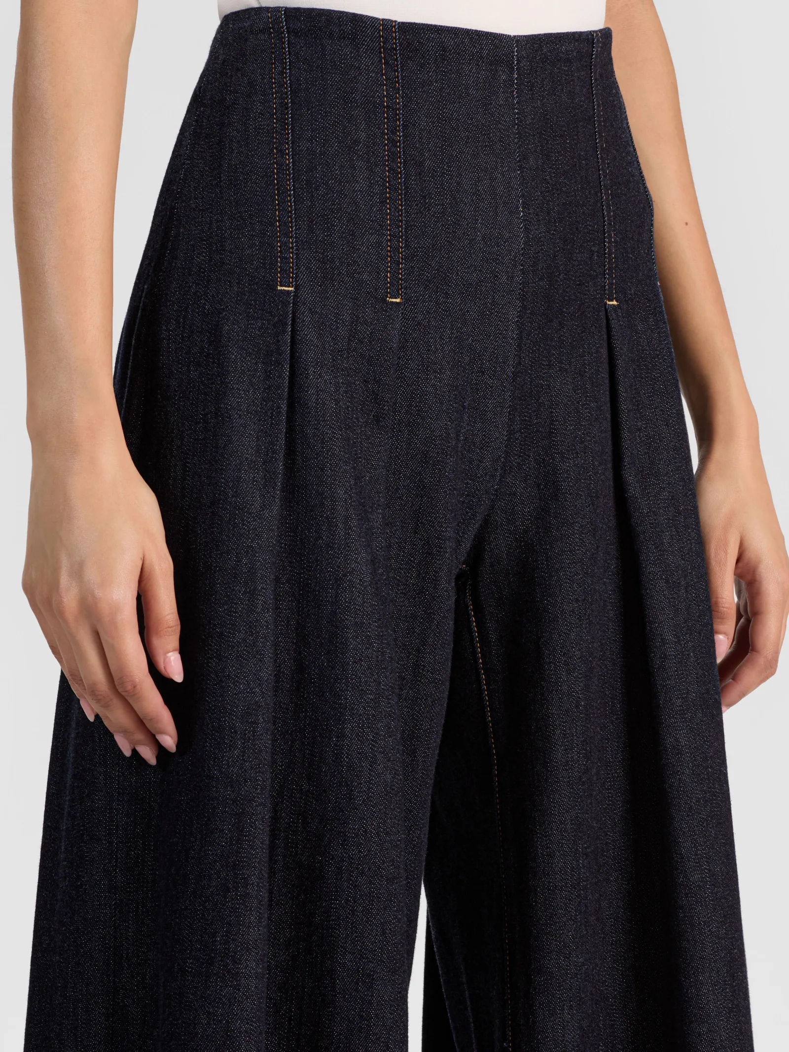 Alice and Olivia FEATURED SHOPS*HENRY PLEATED DENIM PANT