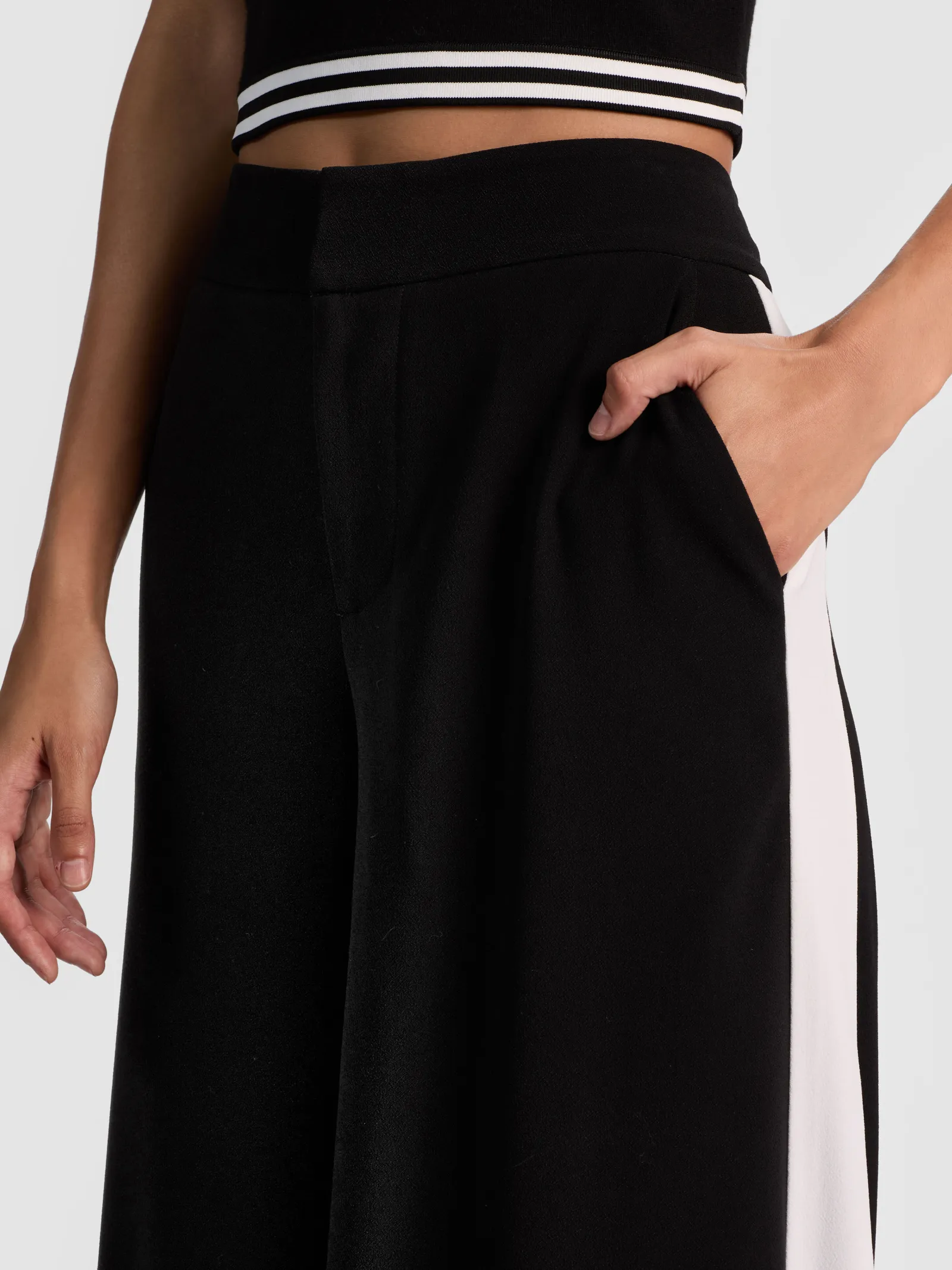 Alice and Olivia WIDE LEG*NESSI TROUSER WITH SIDE STRIPE